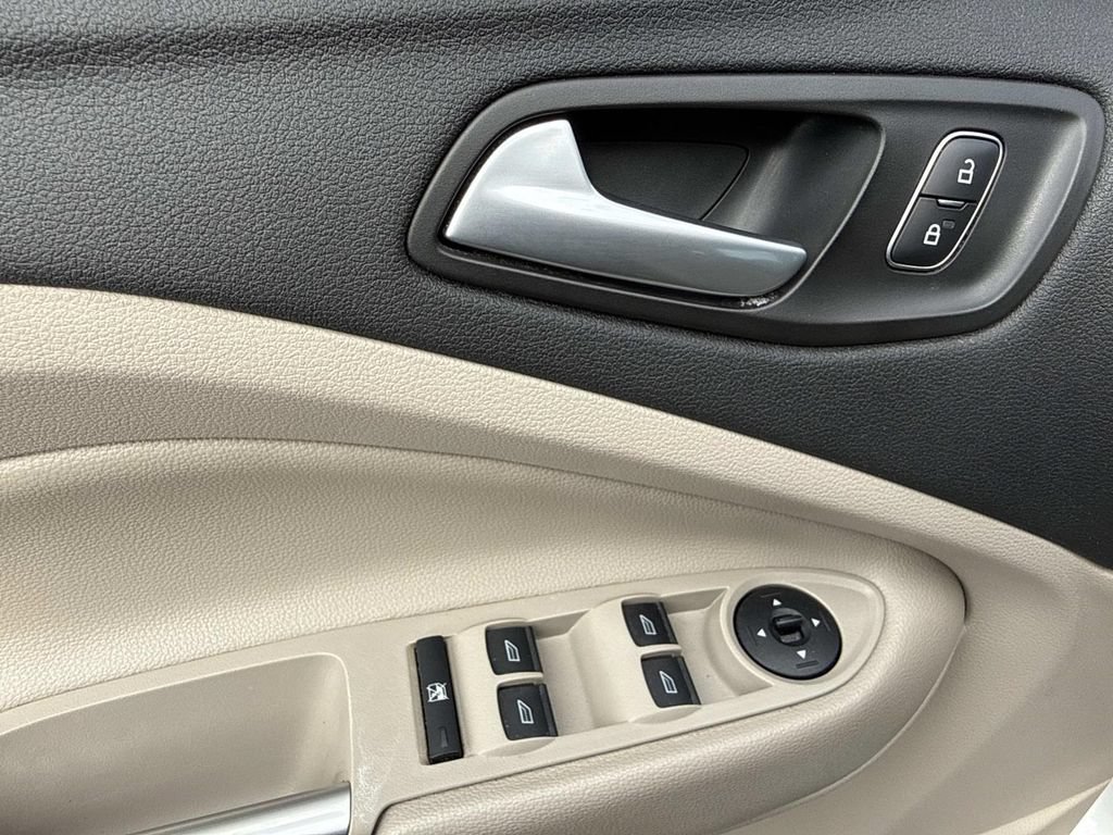 Used 2018 Ford Escape SEL w/ Ford Safe & Smart Package FWD image 19