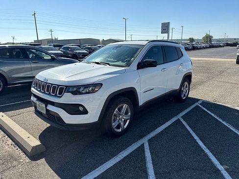 Used 2024 Jeep Compass Latitude AWD/4WD image 6
