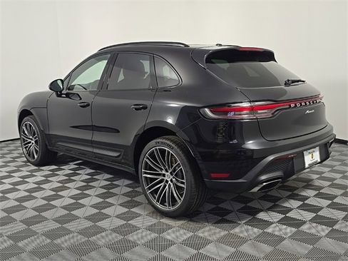Certified 2025 Porsche Macan image 3