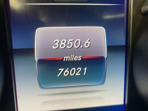 Used 2017 Mercedes-Benz GLC 300 4MATIC image 5