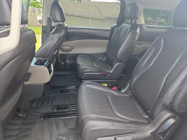 Certified 2026 Kia Carnival FWD image 14