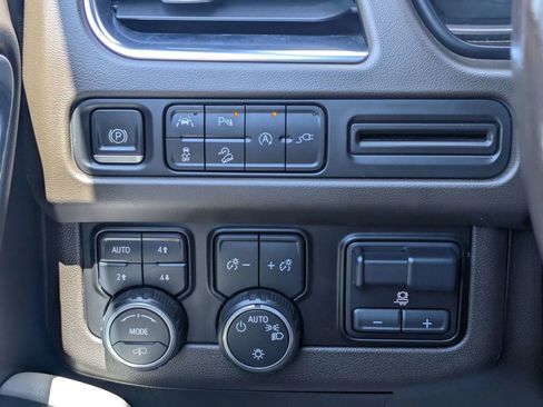 Used 2021 Chevrolet Tahoe Z71 w/ Z71 Off-Road Package AWD/4WD image 24