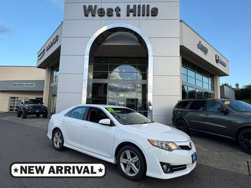 Used 2014 Toyota Camry SE w/ Fleet Convenience Package FWD image 1