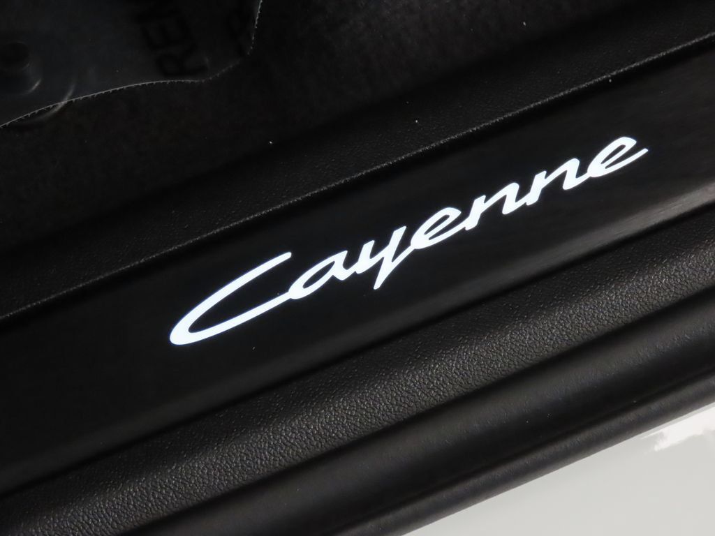Certified 2025 Porsche Cayenne Coupe AWD/4WD image 42