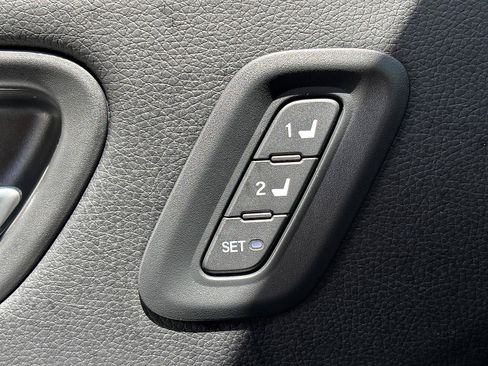 Certified 2025 Honda Pilot Touring image 17