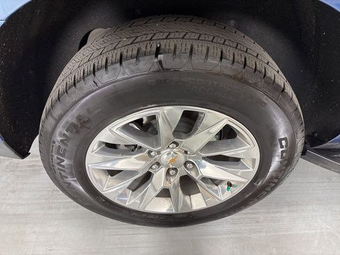 Used 2025 Chevrolet Suburban Premier image 12