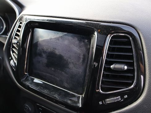 Used 2018 Jeep Compass Limited w/ Navigation Group image 9