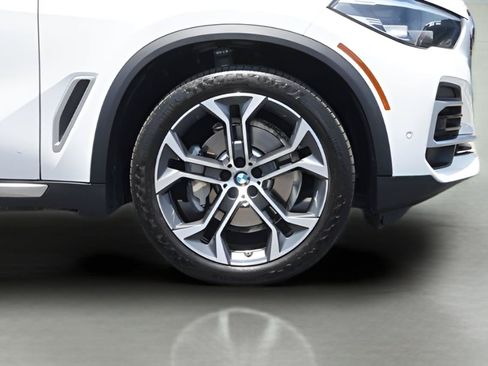 Used 2023 BMW X5 xDrive40i w/ Premium Package AWD/4WD image 4