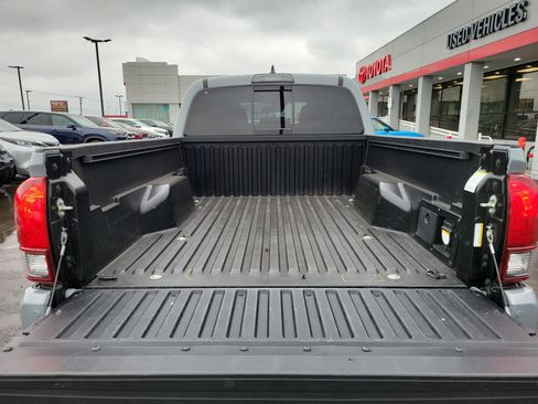 Used 2019 Toyota Tacoma TRD Off-Road w/ Technology Package image 14