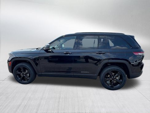 Used 2023 Jeep Grand Cherokee Altitude AWD/4WD image 10