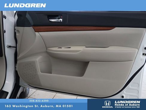 Used 2013 Subaru Outback 2.5i Limited w/ Moonroof Pkg AWD/4WD image 14