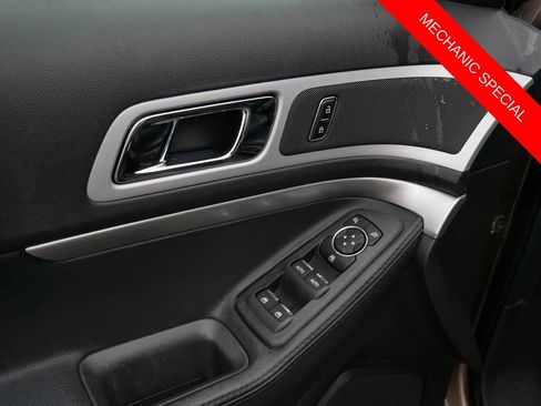 Used 2015 Ford Explorer XLT w/ Equipment Group 202B AWD/4WD image 14