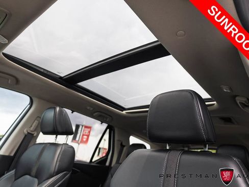 Used 2025 Honda Pilot Touring image 7