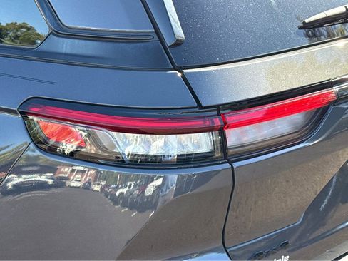 Certified 2023 Jeep Grand Cherokee Altitude image 6