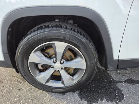 Used 2019 Jeep Cherokee Limited AWD/4WD image 29