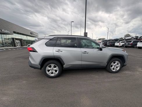 Used 2021 Toyota RAV4 XLE FWD image 6
