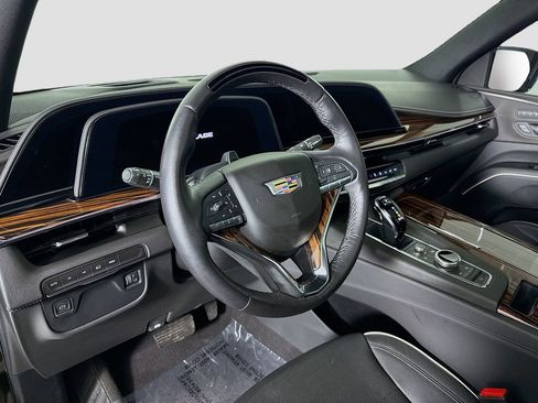 Used 2023 Cadillac Escalade Premium Luxury image 9