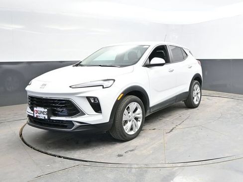 Used 2025 Buick Encore GX Preferred AWD/4WD image 7