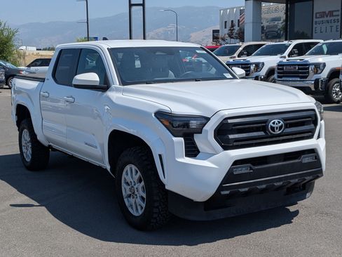 Used 2024 Toyota Tacoma SR5 AWD/4WD image 7