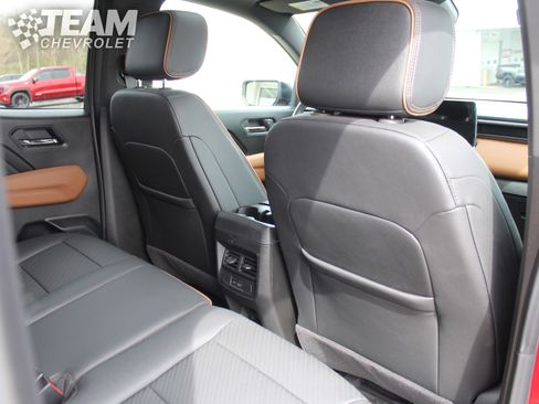 Used 2025 GMC Canyon AT4 w/ Technology Plus Package AWD/4WD image 24