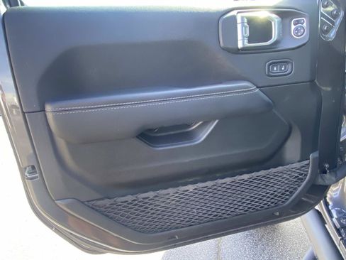 Certified 2022 Jeep Gladiator Overland w/ LED Lighting Group image 20