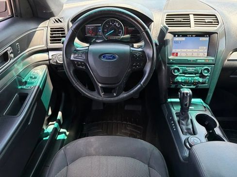 Used 2018 Ford Explorer XLT w/ Equipment Group 201A AWD/4WD image 18
