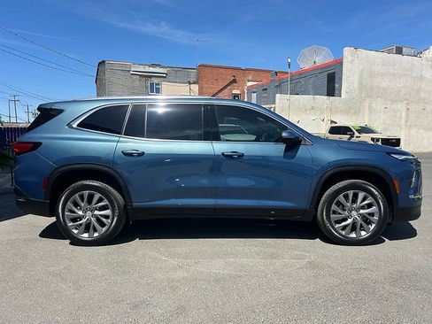 Used 2025 Buick Enclave Preferred FWD image 2
