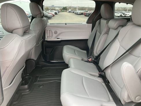 Certified 2026 Toyota Sienna XLE image 26