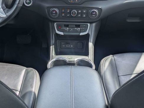 Used 2024 GMC Terrain SLT FWD image 20