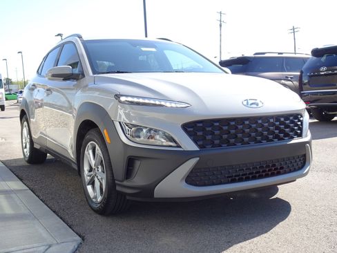 Used 2023 Hyundai Kona SEL w/ Convenience Package FWD image 6