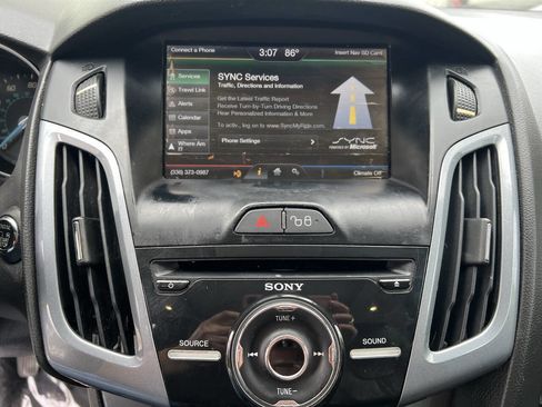 Used 2012 Ford Focus Titanium FWD image 17