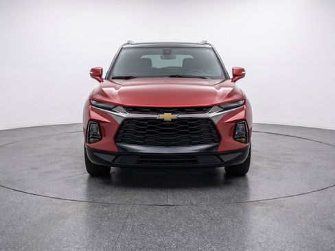Used 2025 Chevrolet Blazer LT FWD image 2