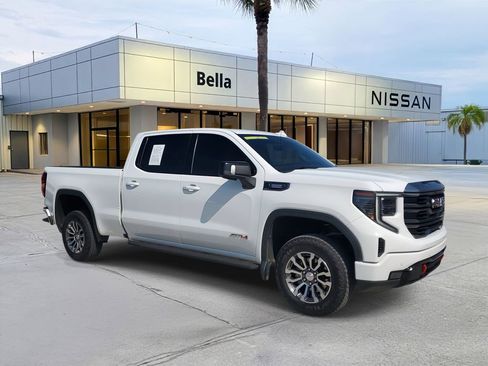 Used 2022 GMC Sierra 1500 AT4 w/ Technology Package image 8