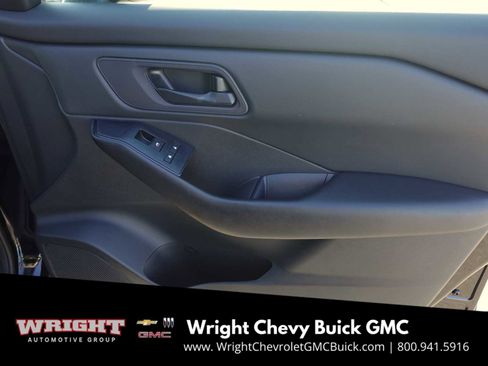 Used 2024 Nissan Rogue S image 27