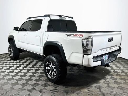Used 2021 Toyota Tacoma TRD Off-Road w/ TRD Premium Off Road Package AWD/4WD image 5