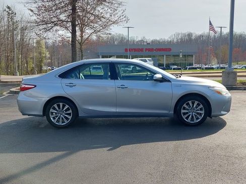 Used 2017 Toyota Camry XLE w/ Moonroof Package image 10