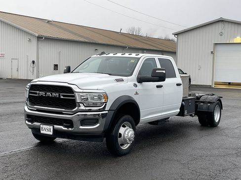 Used 2023 RAM 5500 Tradesman w/ Chrome Appearance Group RWD image 4