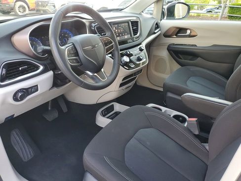 Used 2023 Chrysler Voyager LX FWD image 18