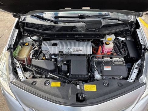 Used 2014 Toyota Prius V Five FWD image 25