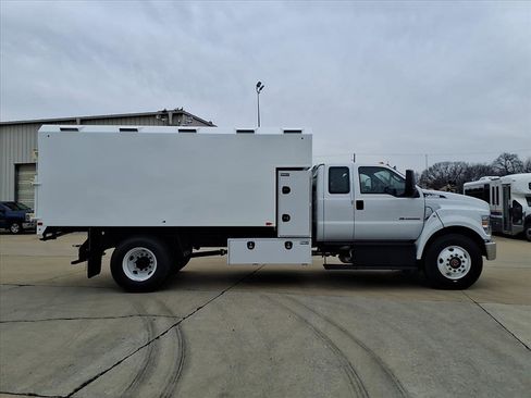 New 2026 Ford F750 2WD SuperCab Super Duty image 2