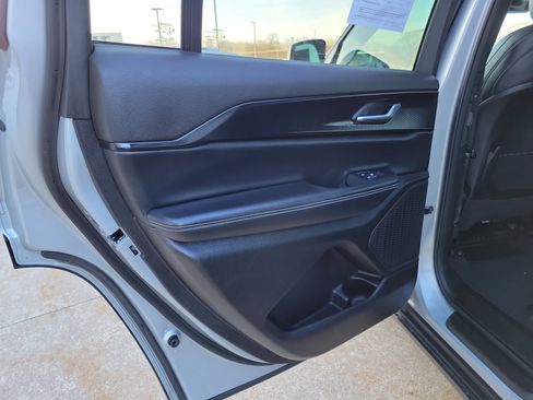 Used 2025 Jeep Grand Cherokee L Altitude w/ Trailer Tow Package image 17