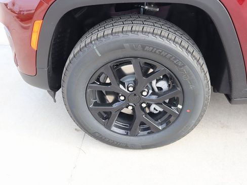 New 2025 Jeep Grand Cherokee Altitude image 17