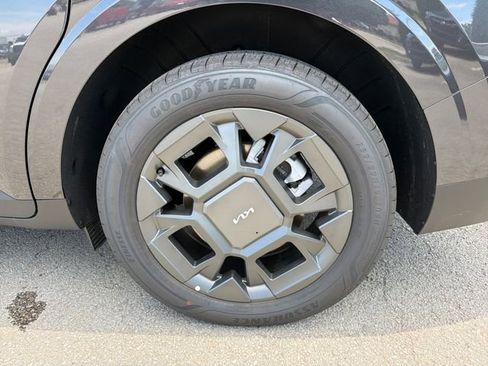 New 2026 Kia Carnival EX FWD image 25