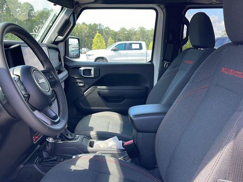 Used 2025 Jeep Wrangler Unlimited Rubicon AWD/4WD image 13