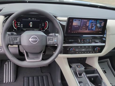 New 2026 Nissan Pathfinder SL image 17