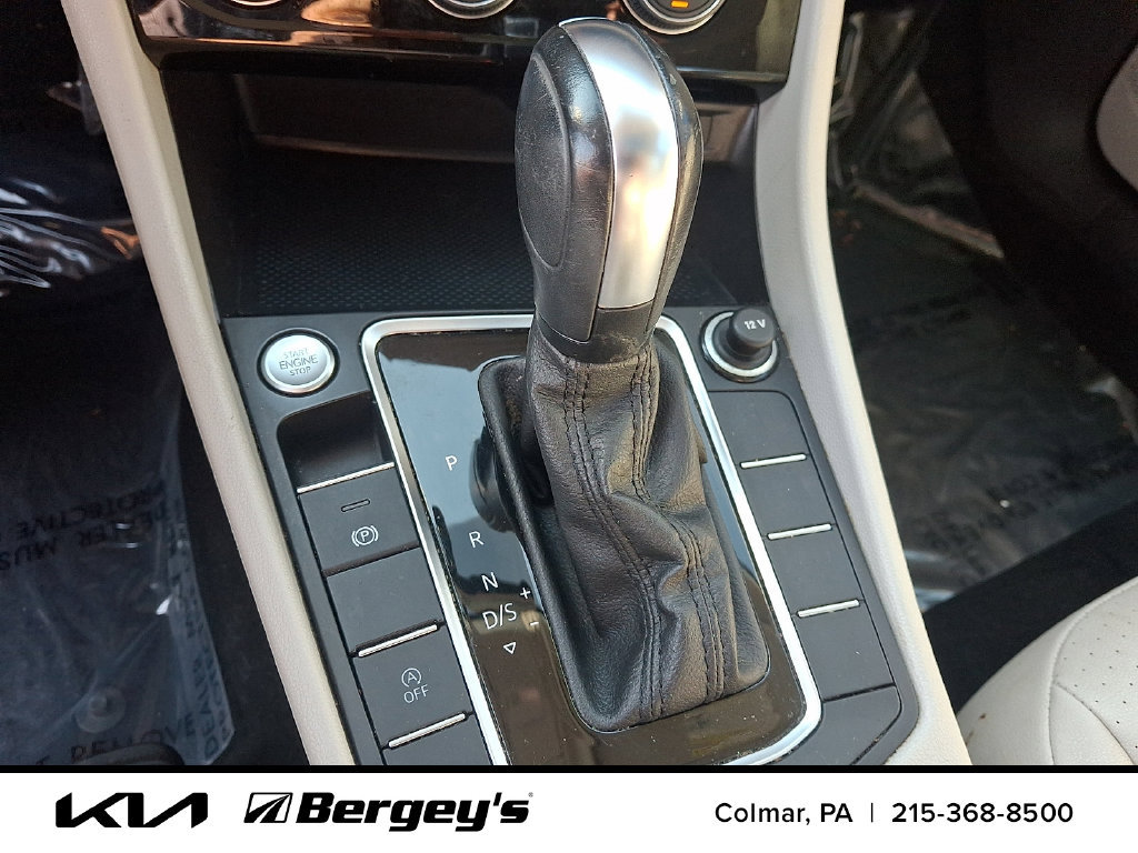 Used 2020 Volkswagen Jetta SE w/ SE Cold Weather Package FWD image 17
