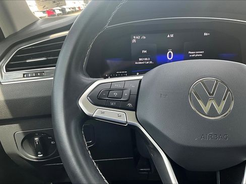 Used 2022 Volkswagen Tiguan SE w/ Panoramic Sunroof Package AWD/4WD image 20