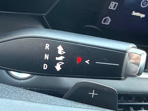 Used 2025 Chevrolet Equinox LT FWD image 17