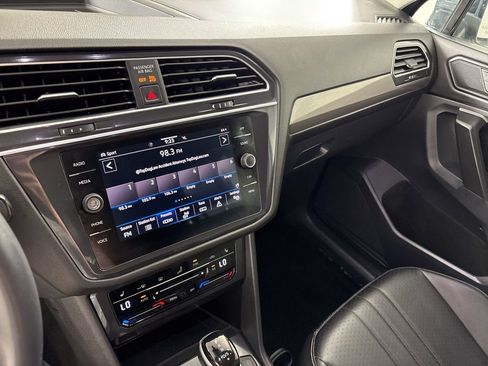 Used 2024 Volkswagen Tiguan SE image 34