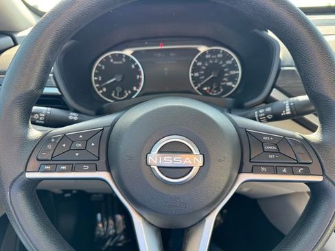 Used 2024 Nissan Altima 2.5 SV FWD image 19